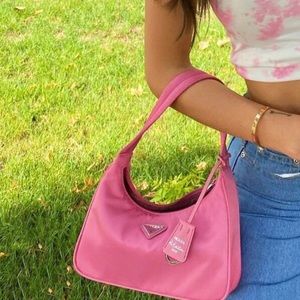 👛 Prada Re-edition 2000